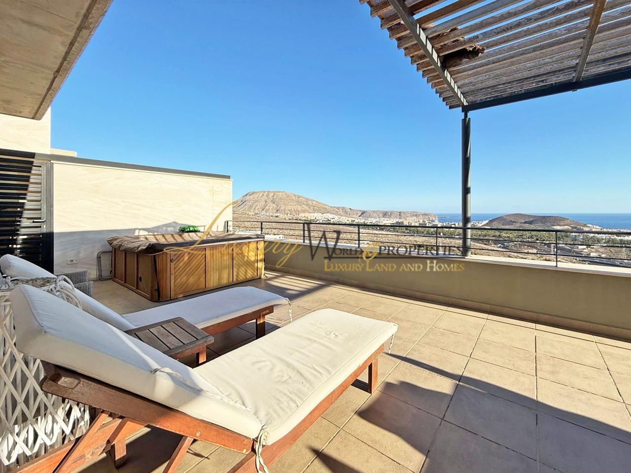 Terrassa de Apartament en venda en Adeje amb Aire condicionat, Terrassa i Moblat