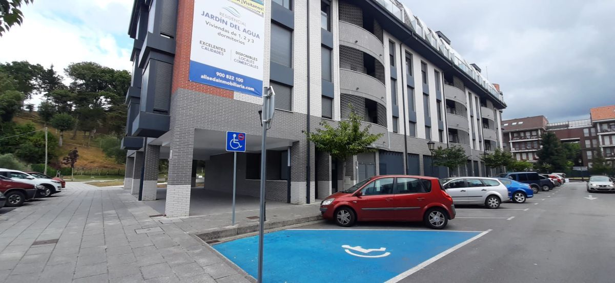Parkplatz von Geschaftsraum zum verkauf in Colindres
