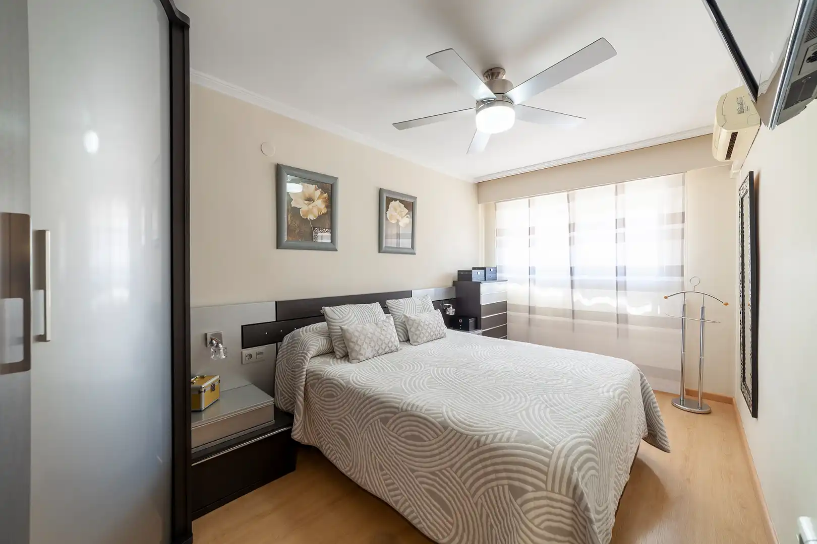 Bedroom of Flat for sale in Manises  with Air Conditioner, Heating and Oven