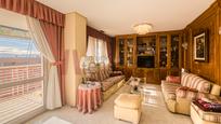 Living room of Flat for sale in  Madrid Capital  with Heating, Terrace and Oven