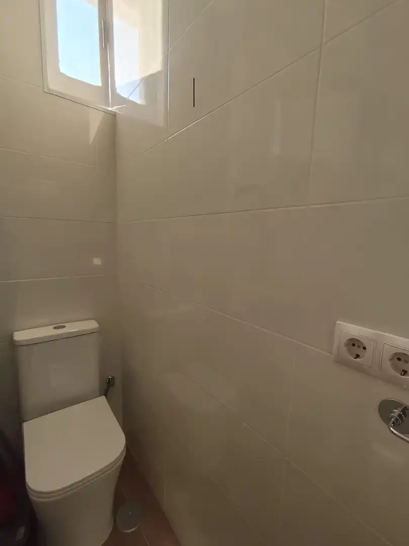 Badezimmer von Wohnungen zum Verkauf in Madrid mit Klimaanlage und Heizung