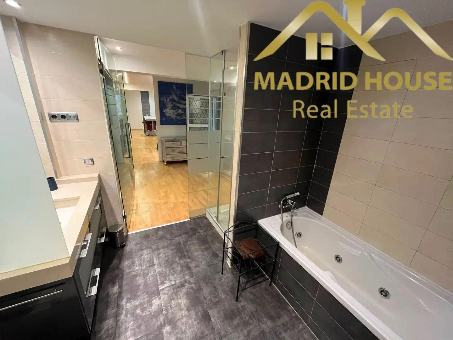 Badezimmer von Wohnung zum Verkauf in Madrid mit Klimaanlage, Heizung und Möbliert