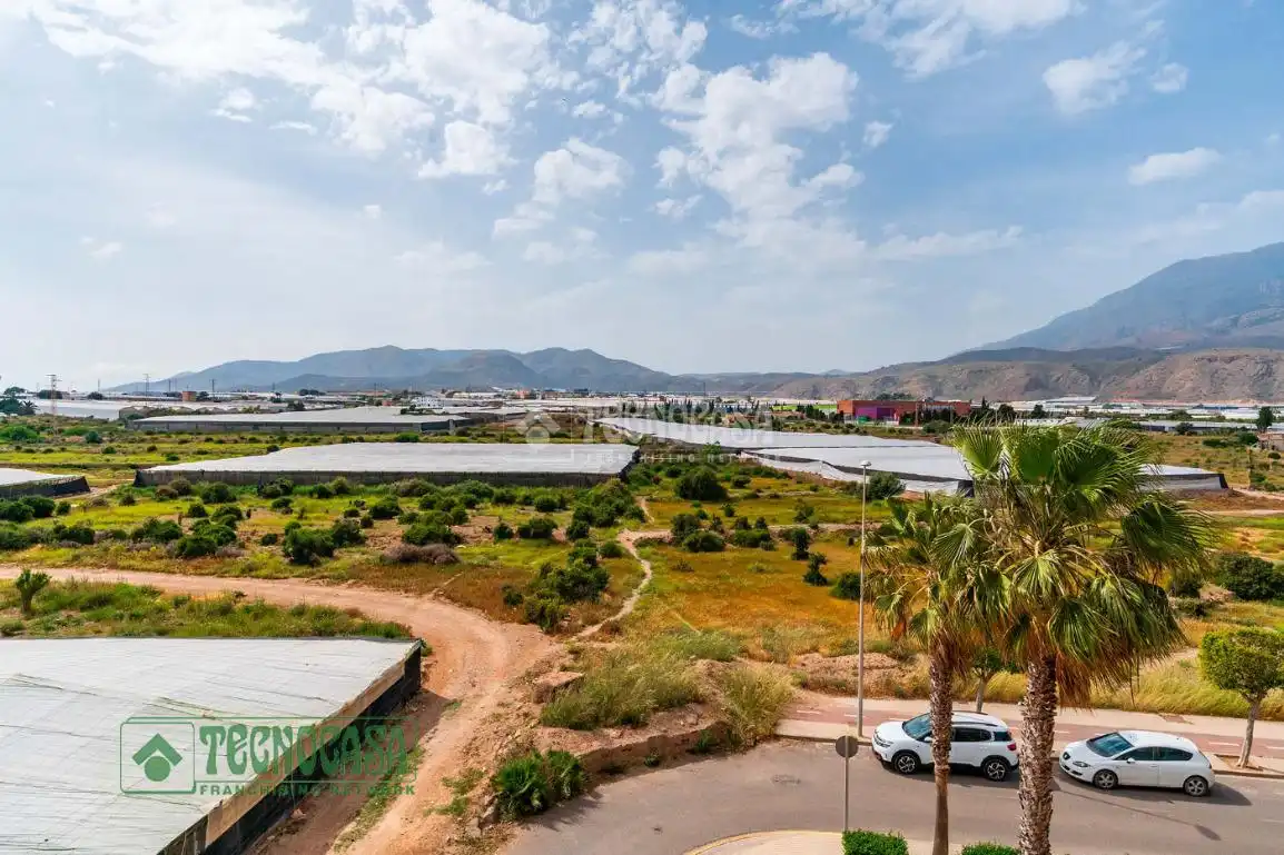 Vista exterior de Piso en venta en El Ejido con Aire acondicionado