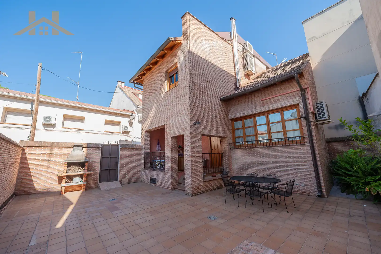 Vista exterior de Casa o xalet en venda en Villaviciosa de Odón amb Aire condicionat, Calefacció i Jardí privat