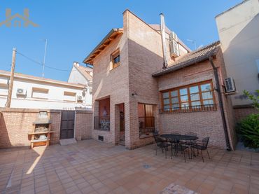 Xalet amb jardí en venda a Calle Móstoles