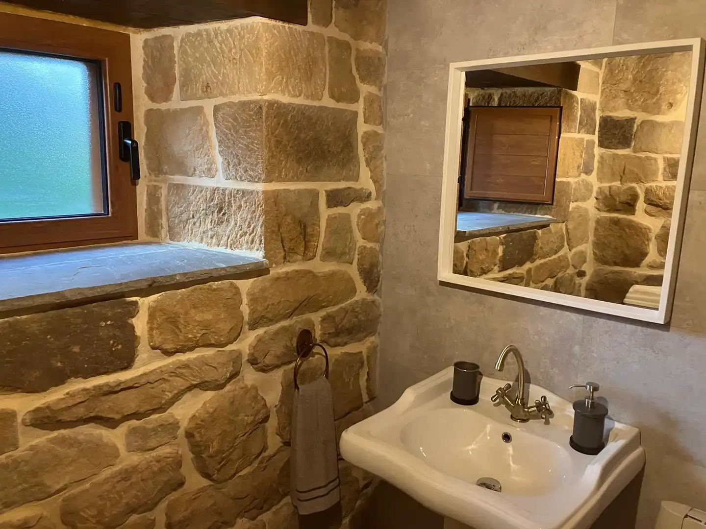 Baño de Finca rústica en venta en San Pedro del Romeral con Calefacción, Jardín privado y Terraza
