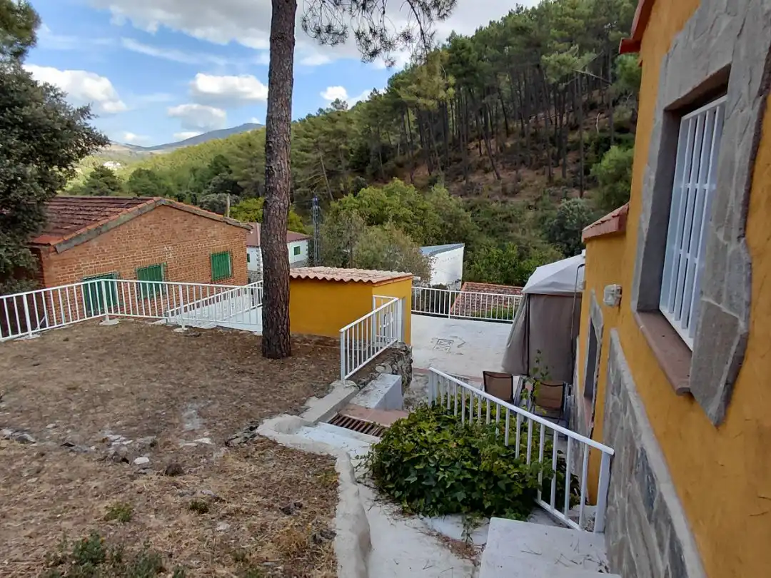 Vista exterior de Casa o chalet para compartir en Valdemaqueda con Calefacción, Jardín privado y Terraza
