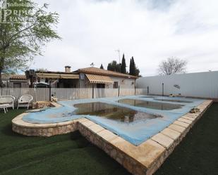 Piscina de Casa o xalet de lloguer en Argamasilla de Alba amb Aire condicionat, Terrassa i Traster