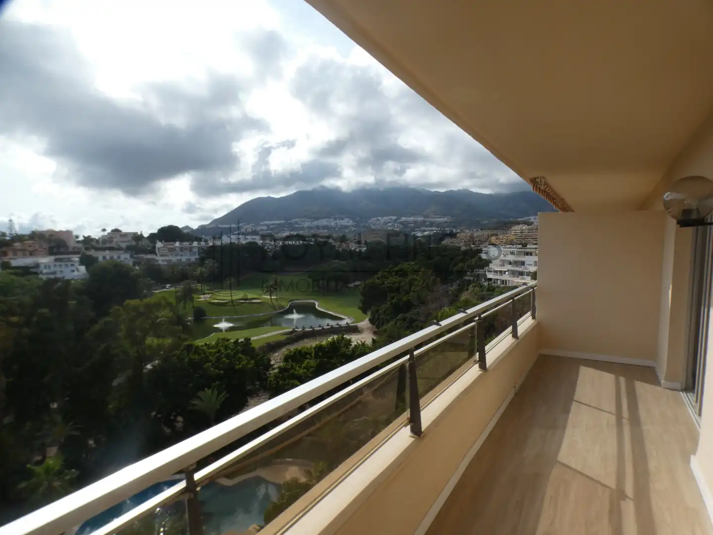 Vista exterior de Pis en venda en Benalmádena amb Terrassa, Moblat i Forn