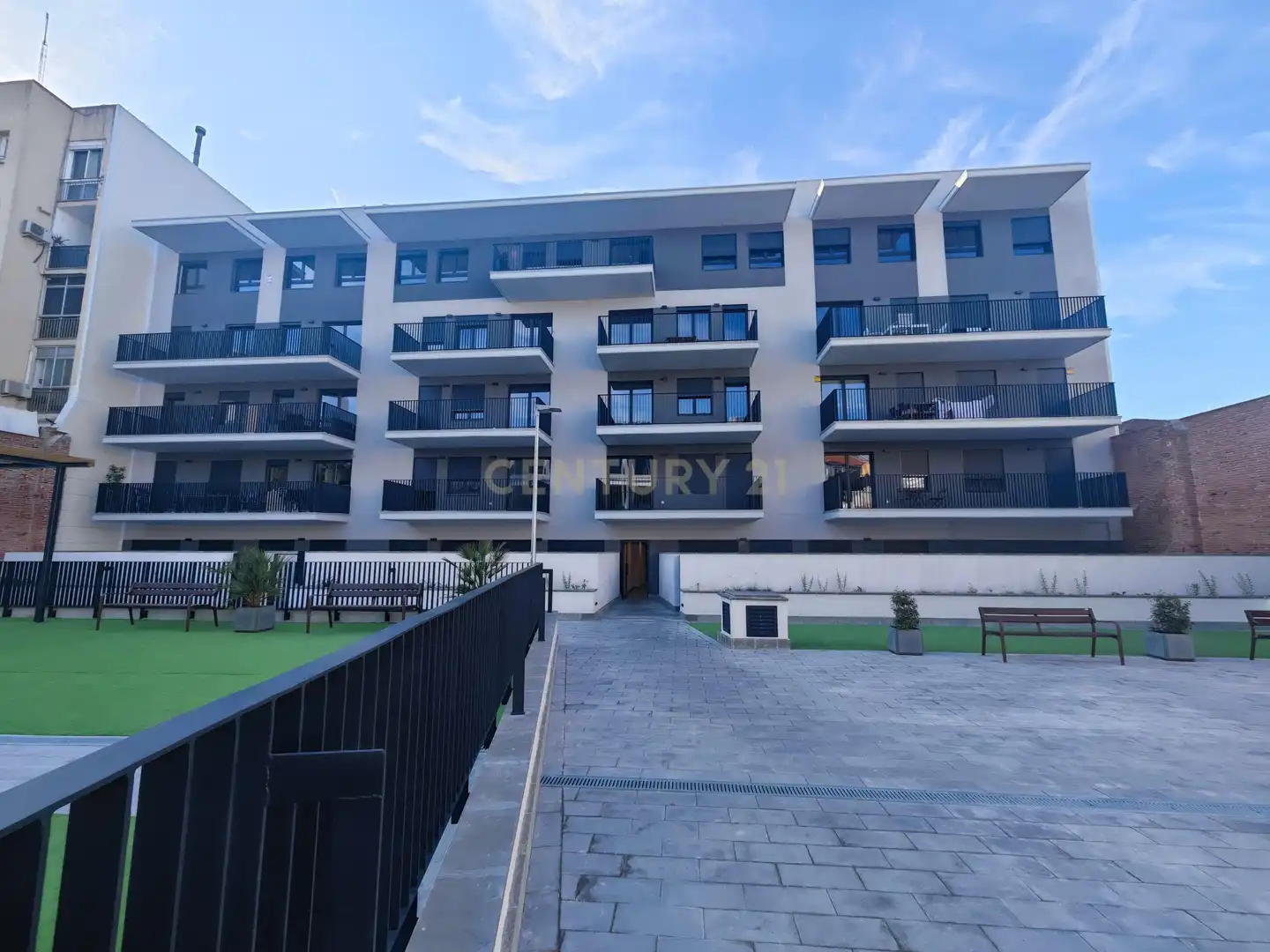 Vista exterior de Apartament en venda en Sabadell amb Aire condicionat, Jardí privat i Piscina