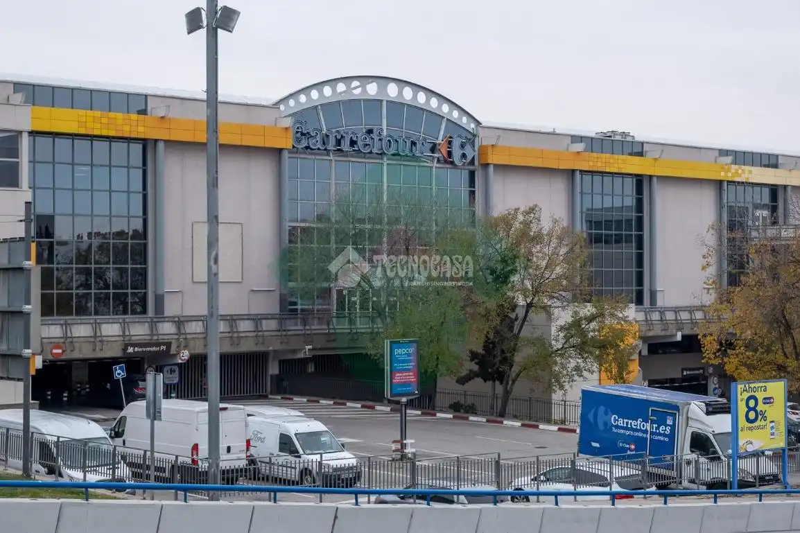 Vista exterior de Piso en venta en Madrid con Calefacción