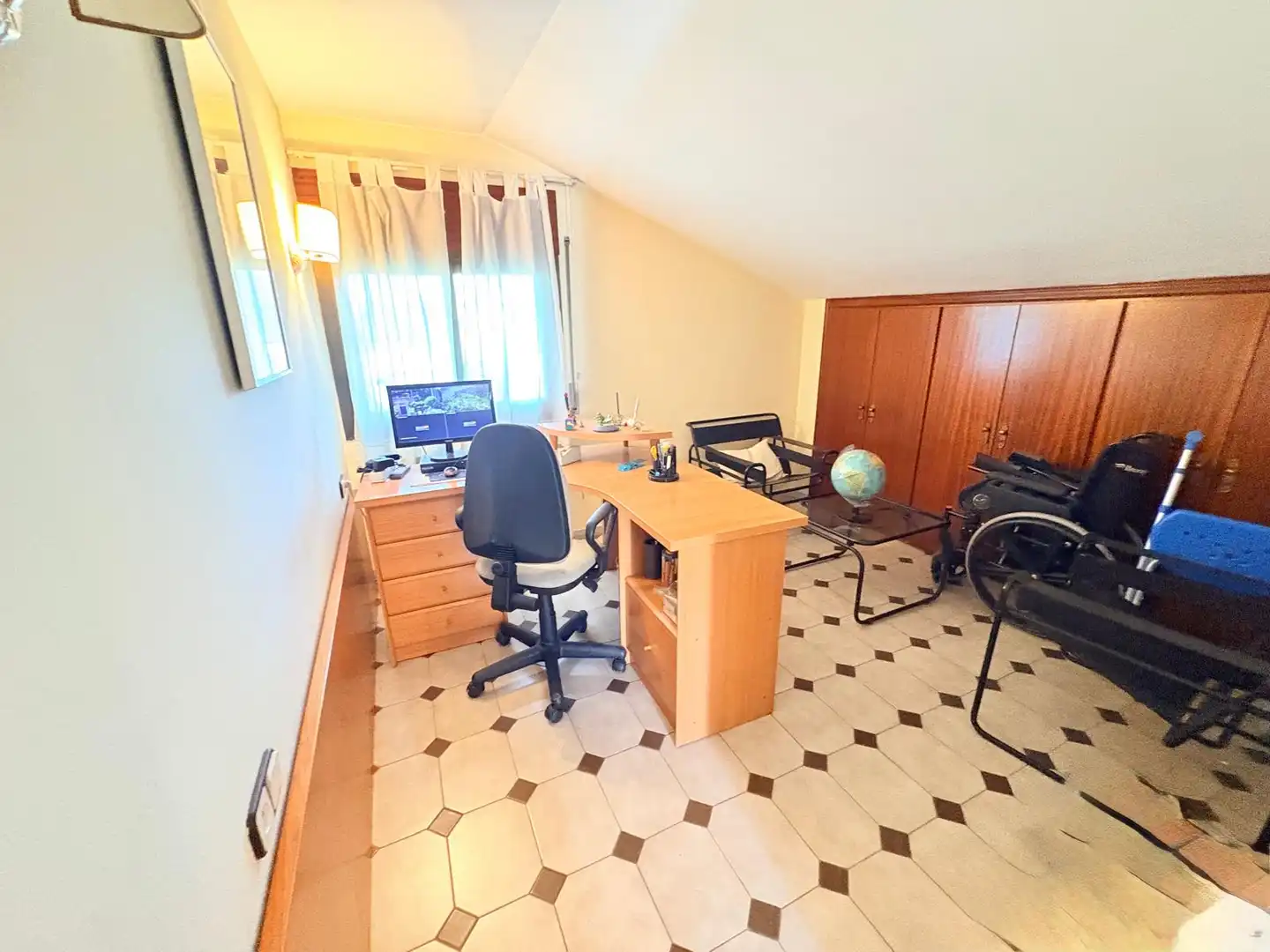 Habitación de Casa o chalet en venta en Corbera de Llobregat con Calefacción, Jardín privado y Terraza
