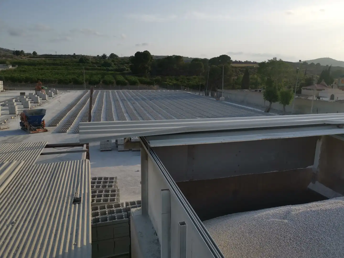 Vista exterior de Nave industrial en venta en Bigastro con Alarma