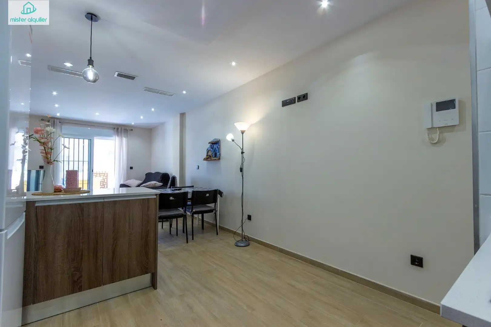 Planta baja de alquiler en El Campello con Aire acondicionado, Calefacción y Jardín privado