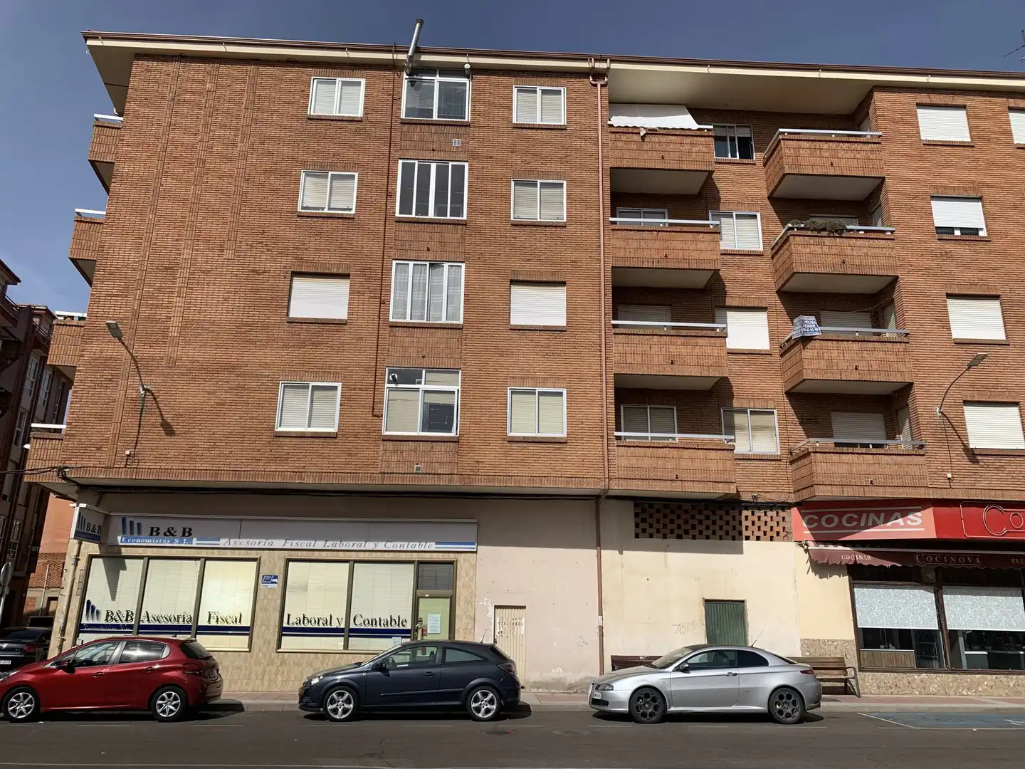 Vista exterior de Piso en venta en Benavente con Trastero