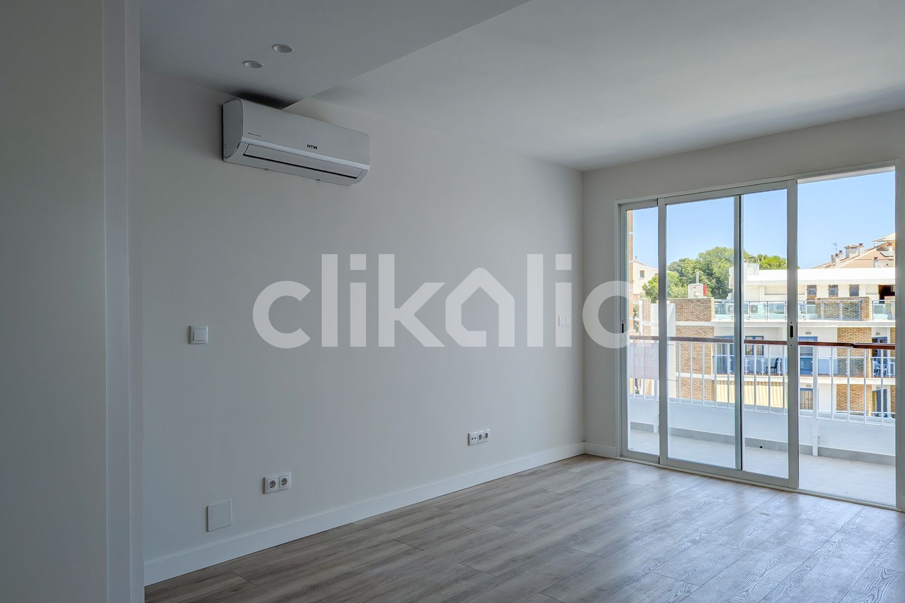 Bedroom of Flat for sale in Benalmádena  with Air Conditioner, Terrace and Swimming Pool