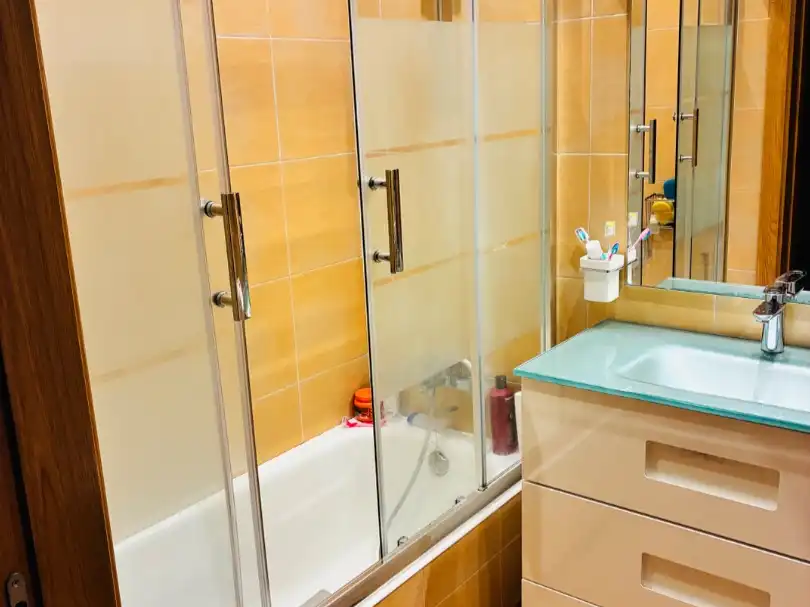 Badezimmer von Wohnung zum Verkauf in Errenteria mit Terrasse und Balkon