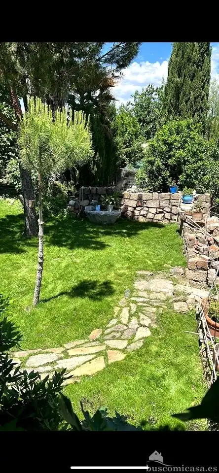 Jardí de Casa adosada en venda en Linares amb Aire condicionat, Jardí privat i Terrassa