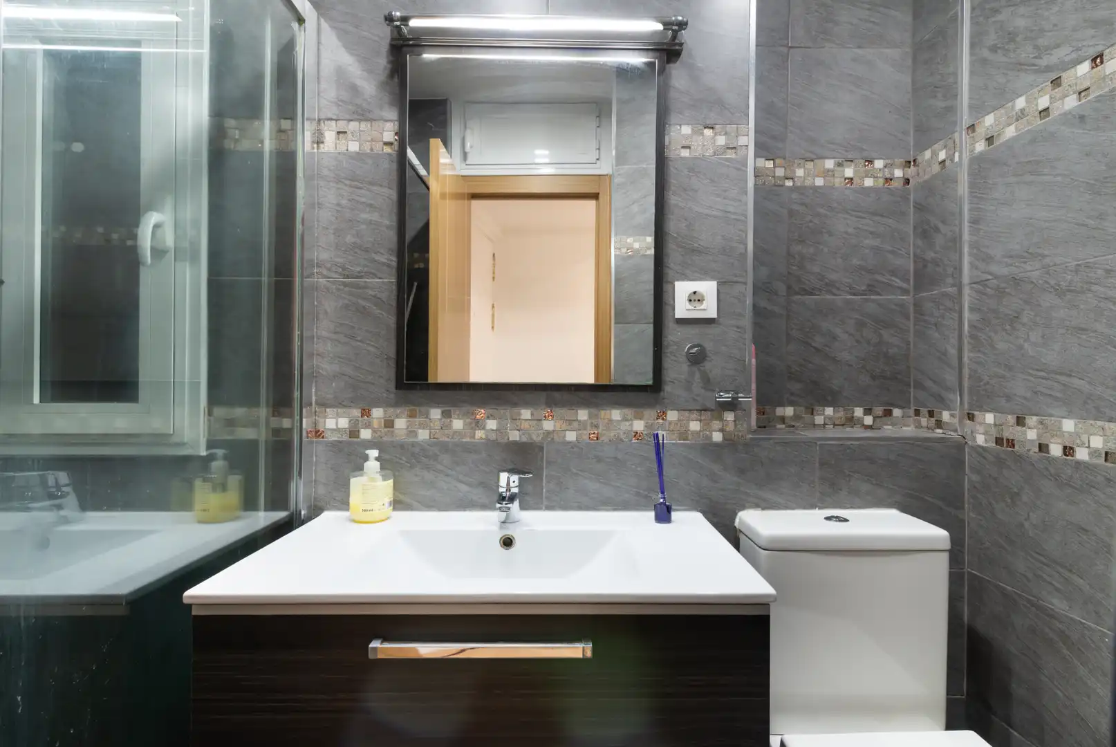 Bany de Apartament en venda en Madrid amb Aire condicionat, Calefacció i Moblat