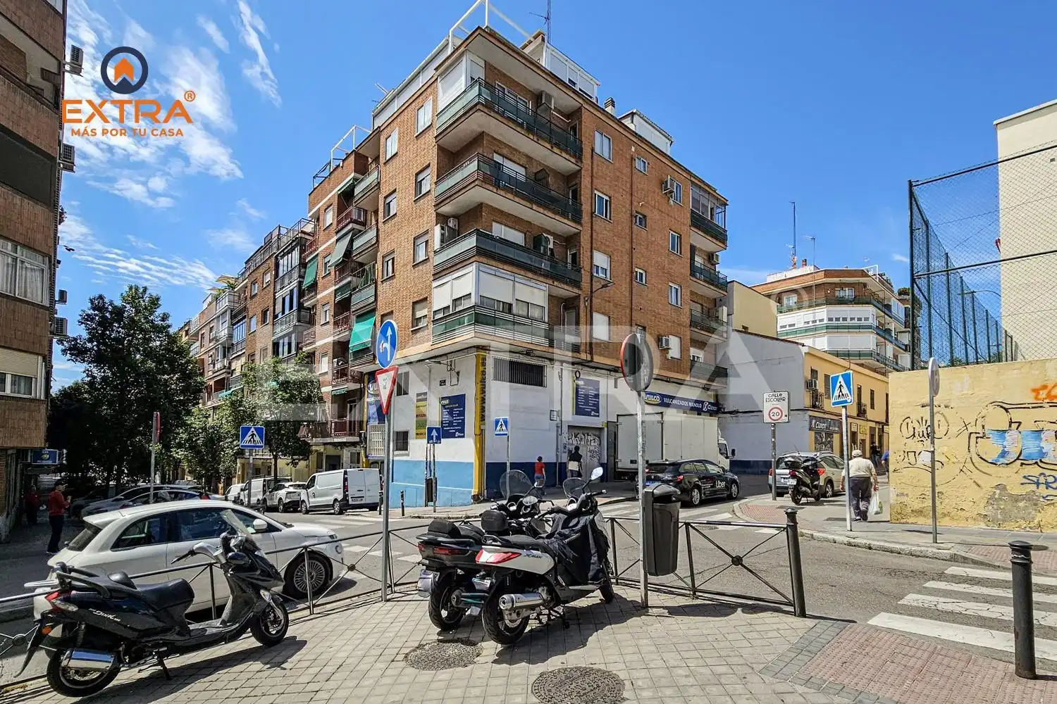 Vista exterior de Local en venda en Madrid