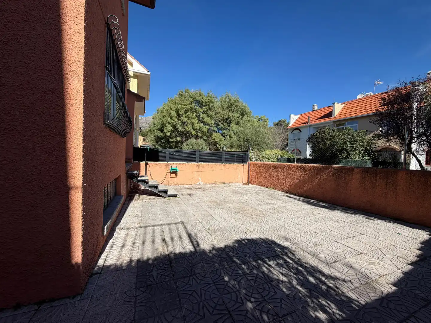 Aparcament de Casa adosada en venda en Los Molinos, Madrid
