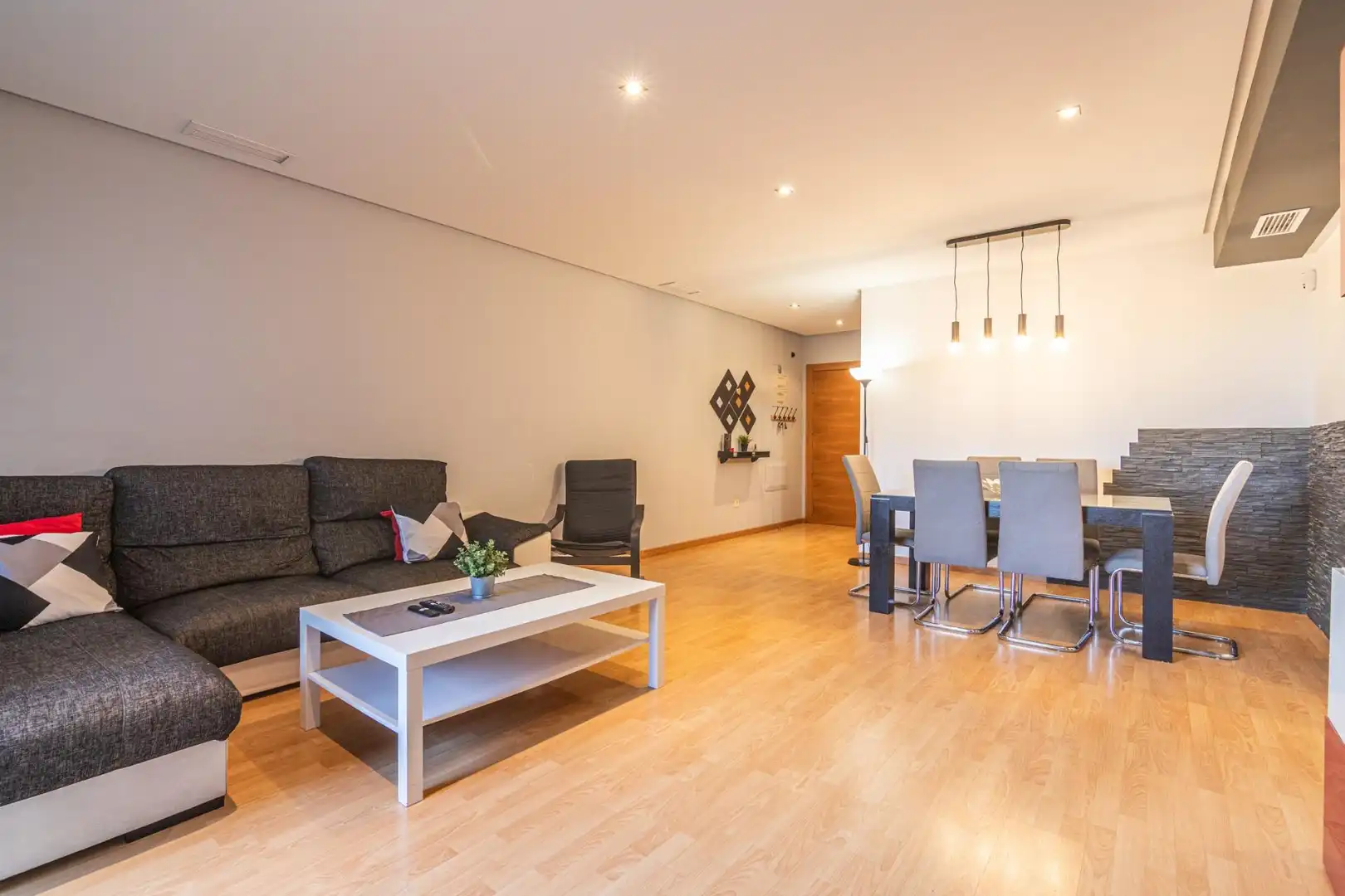 Living room of Flat for sale in Crevillent  with Air Conditioner, Terrace and Community pool