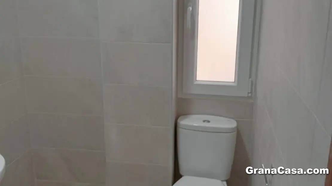 Badezimmer von Wohnung zur untervermieten in Granada mit Klimaanlage, Heizung und Möbliert
