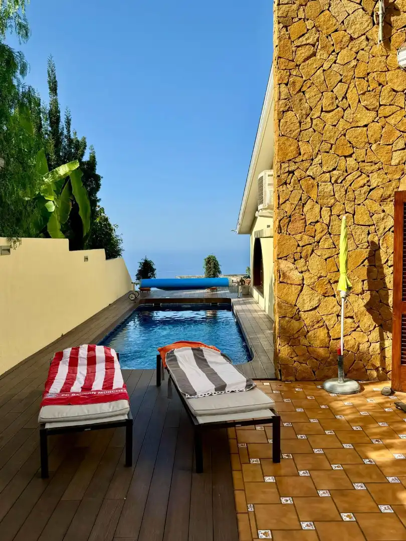 Piscina de Casa o xalet en venda en El Sauzal amb Aire condicionat, Jardí privat i Terrassa