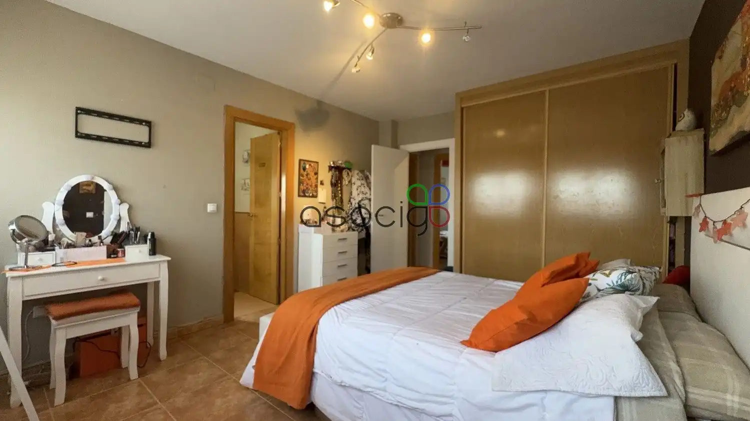 Habitación de Casa adosada en venta en Cabanillas del Campo con Calefacción, Jardín privado y Terraza
