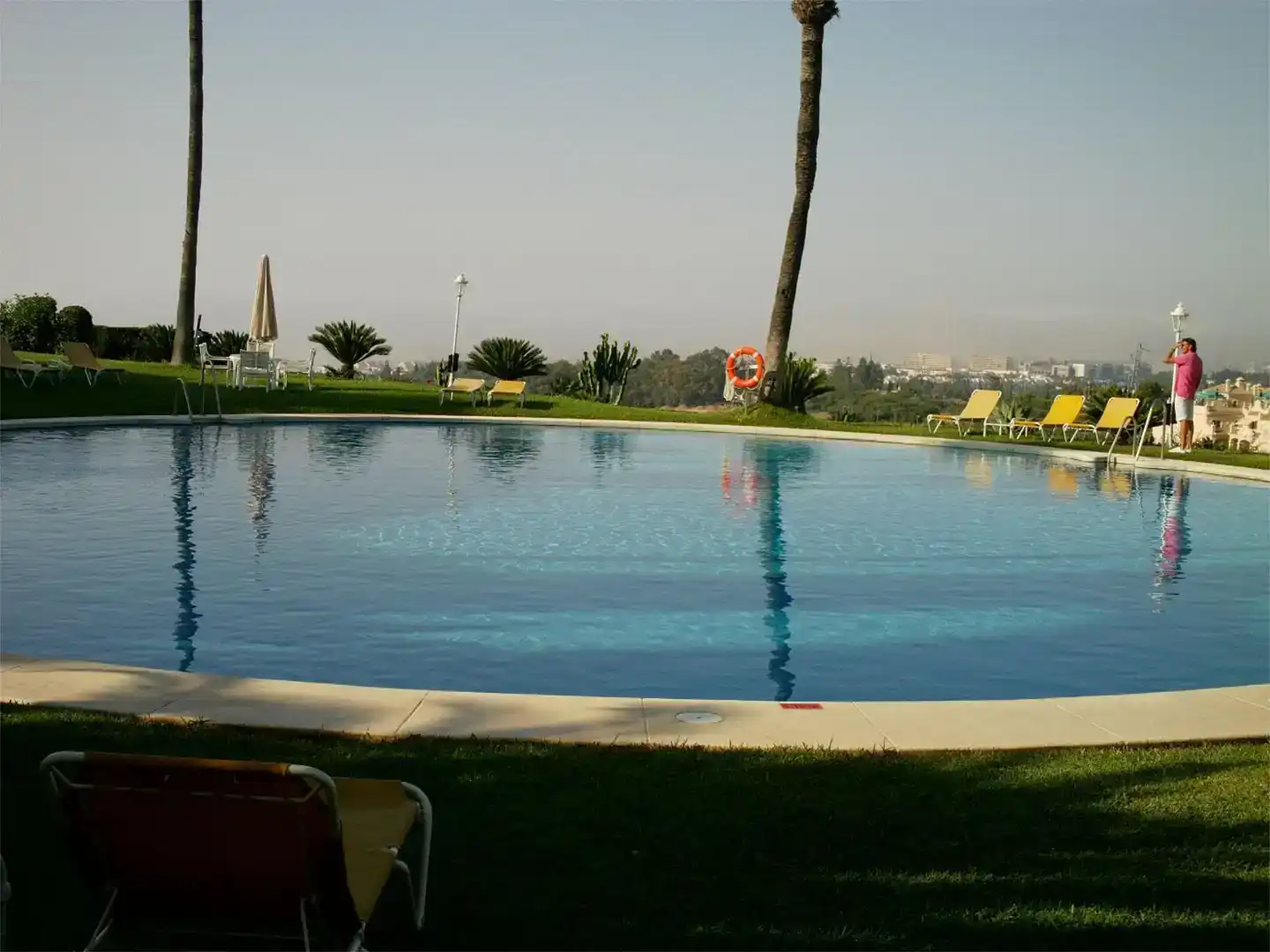 Schwimmbecken von Wohnung zur Miete in Marbella mit Klimaanlage, Schwimmbad und Balkon
