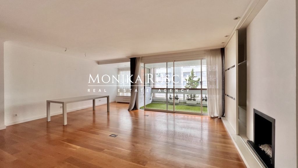 Exterior view of Flat to rent in  Barcelona Capital  with Air Conditioner, Heating and Terrace