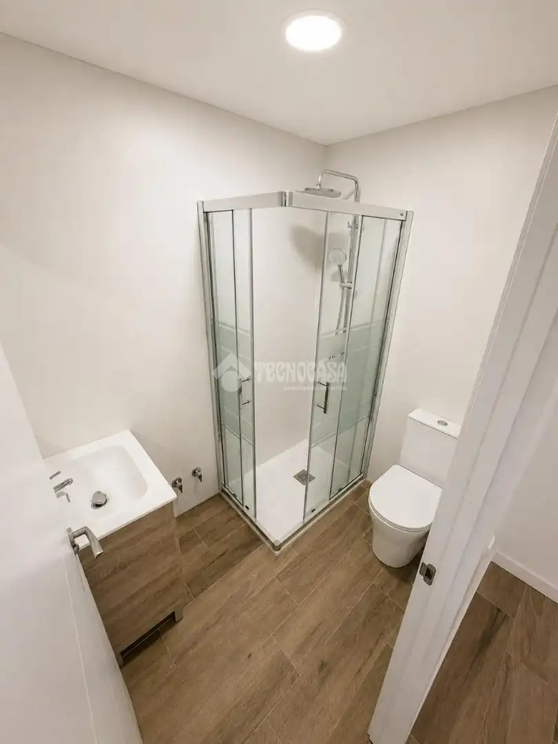 Badezimmer von Geschaftsraum zur Miete in Madrid mit Alarm