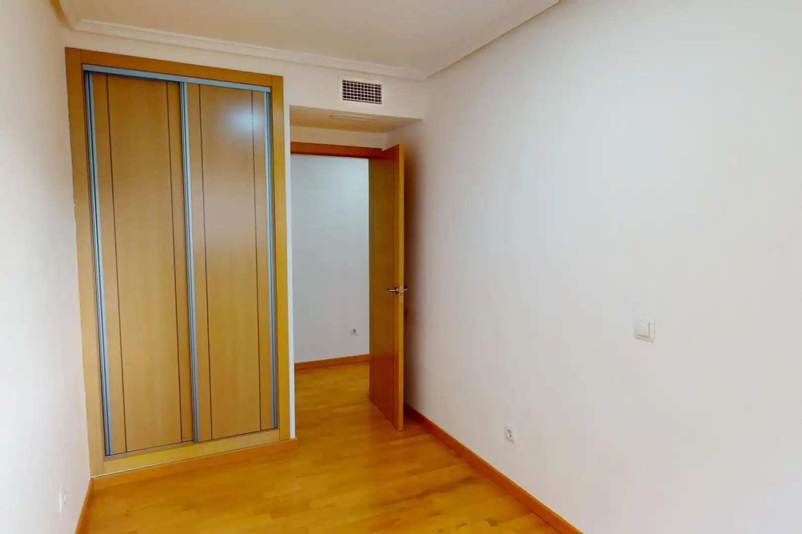 Wohnung zum Verkauf in Valencia mit Klimaanlage, Parkett und Gemeinschaftspool