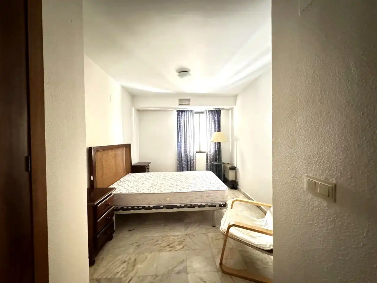 Schlafzimmer von Wohnung zur Miete in Cáceres mit Klimaanlage, Terrasse und Möbliert