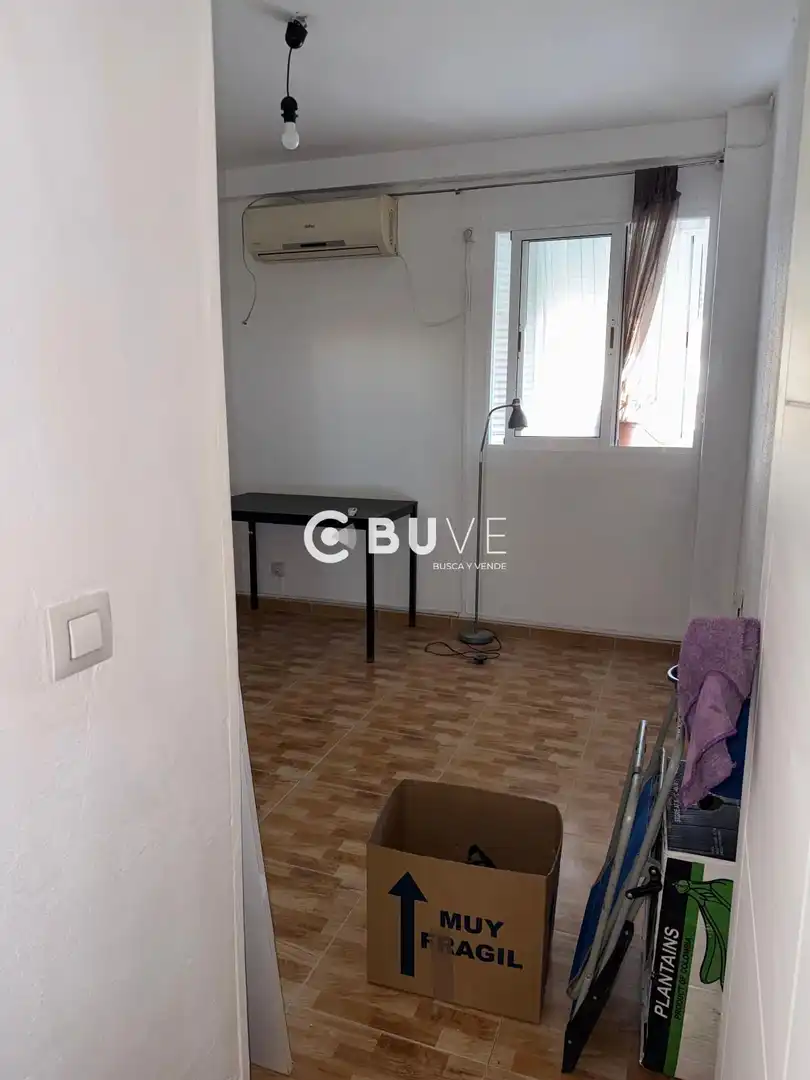 Bedroom of Flat for sale in Sevilla  with Air Conditioner and Storage room