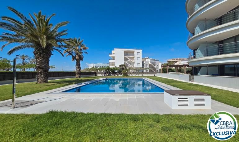 Piscina de Àtic en venda en Roses amb Aire condicionat, Terrassa i Moblat