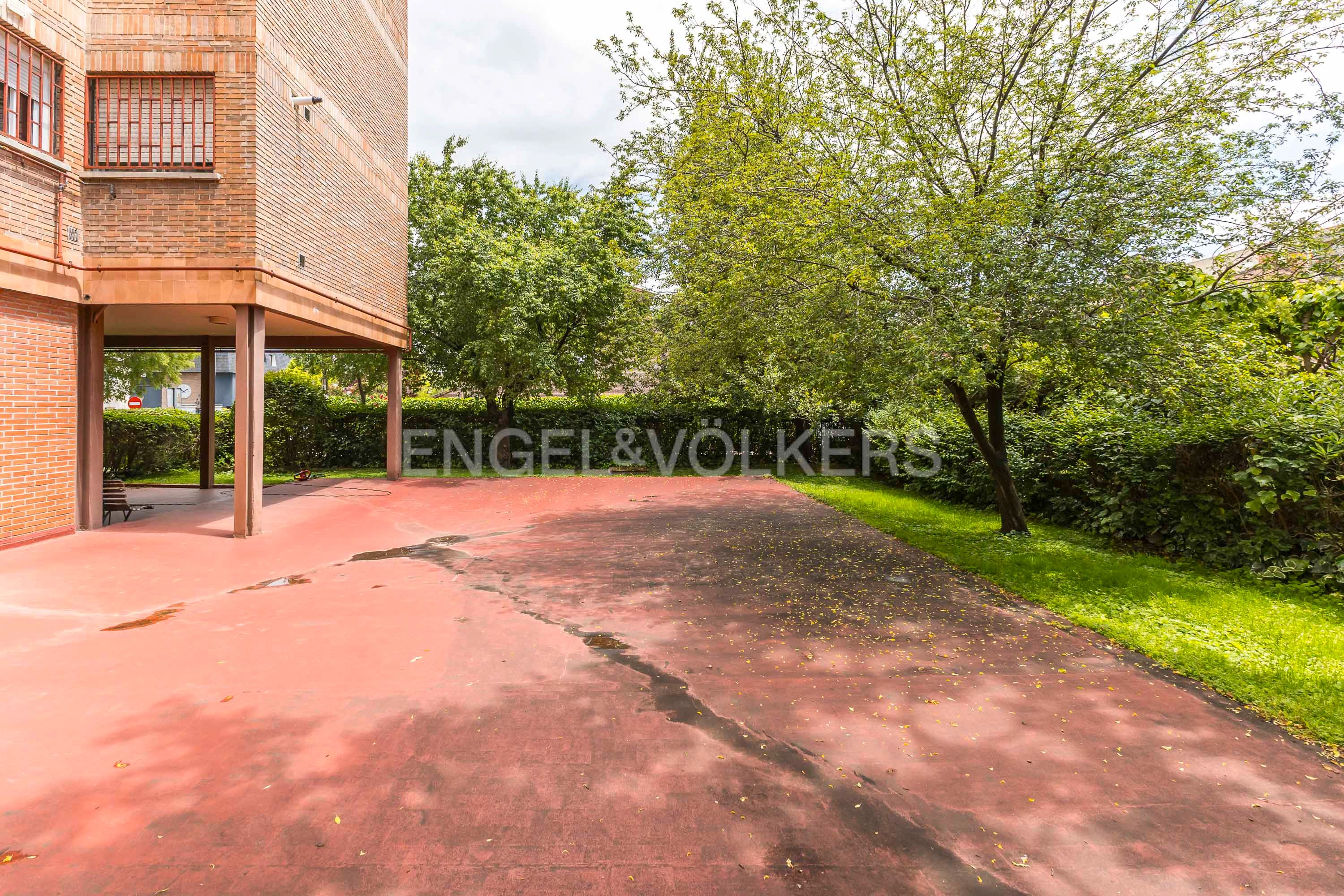 Exterior view of Apartment for sale in  Madrid Capital  with Air Conditioner, Heating and Storage room