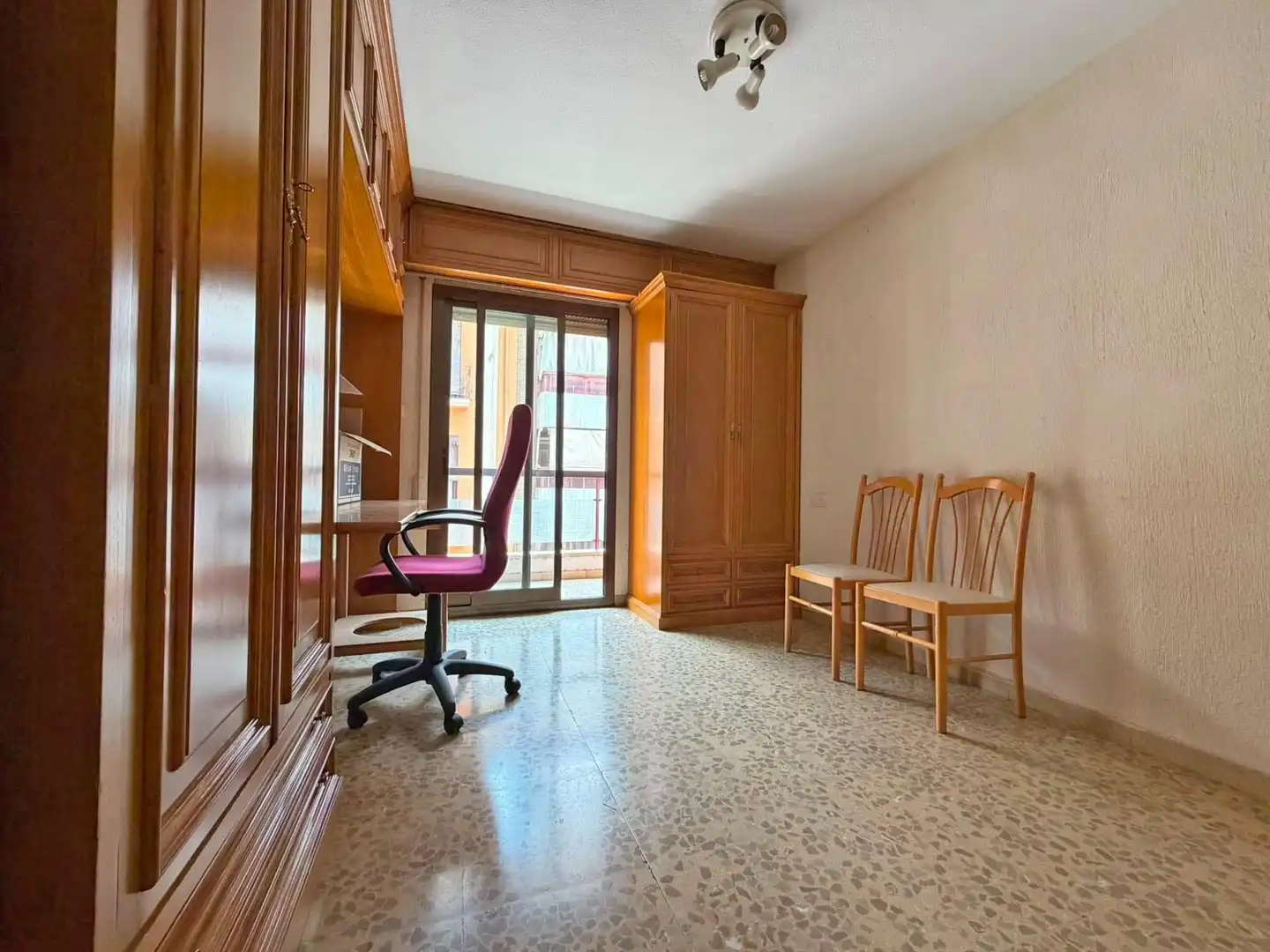 Wohnung zum Verkauf in Alicante / Alacant mit Klimaanlage, Terrasse und Abstellraum