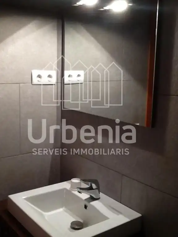Baño de Dúplex en venta en Gelida con Aire acondicionado, Terraza y Amueblado