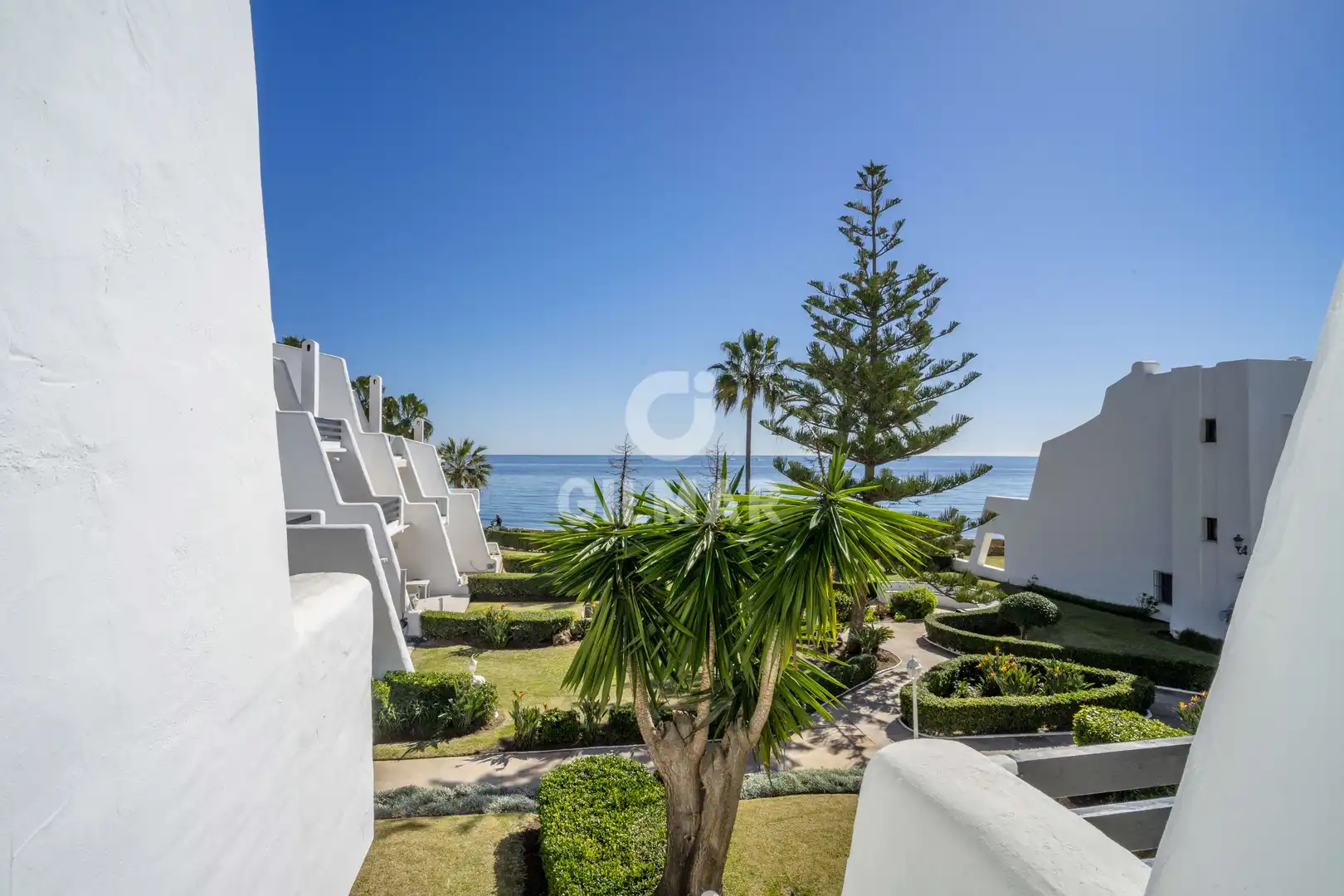 Garten von Einfamilien-Reihenhaus zum Verkauf in Marbella mit Heizung, Privatgarten und Schwimmbad