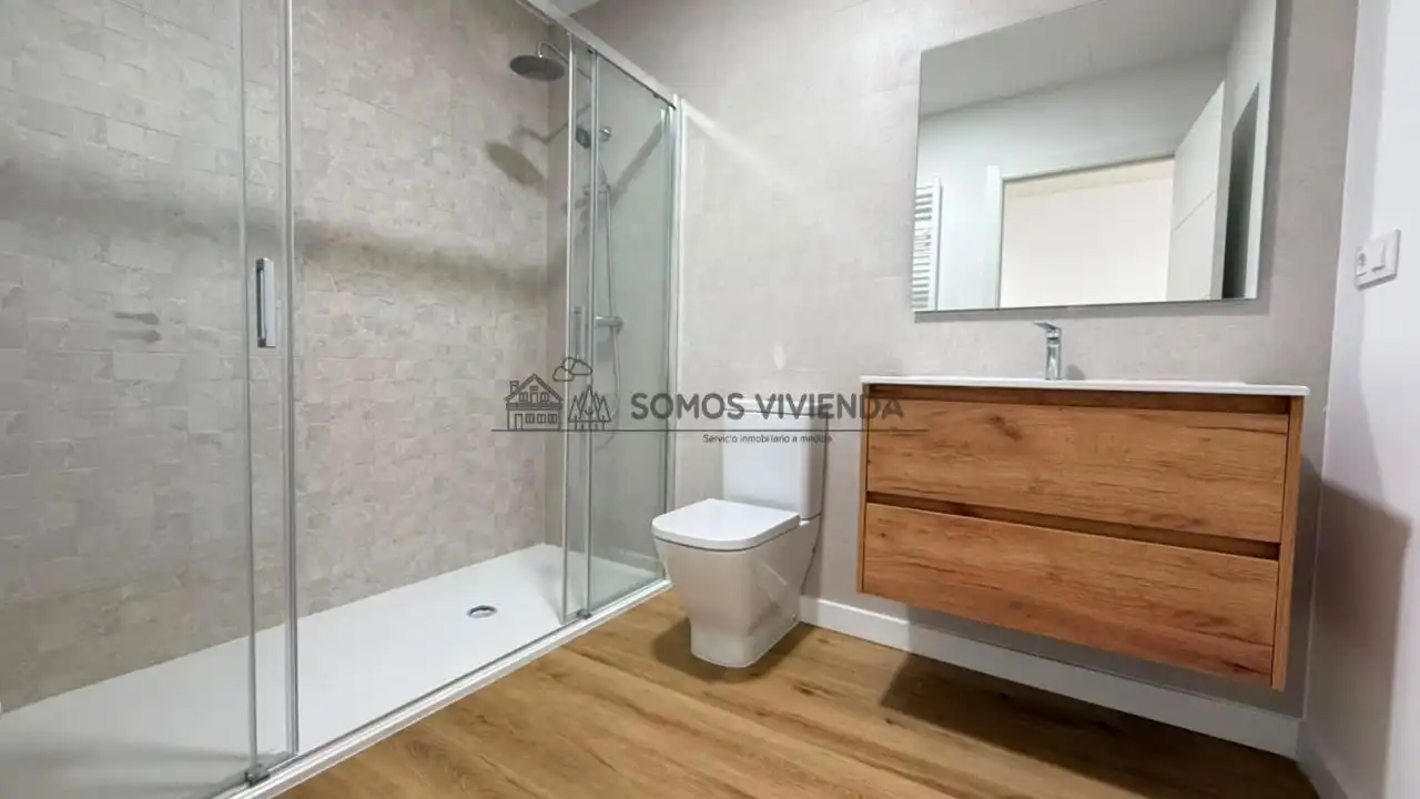 Bany de Apartament en venda en Ourense Capital  amb Calefacció i Terrassa
