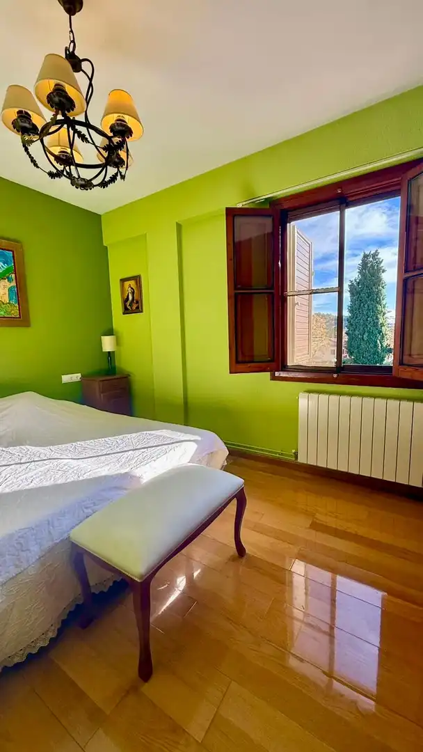 Habitación de Casa o chalet en venta en Siete Aguas con Jardín privado, Terraza y Alarma
