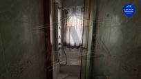 Bathroom of Flat for sale in  Madrid Capital  with Air Conditioner, Heating and Parquet flooring
