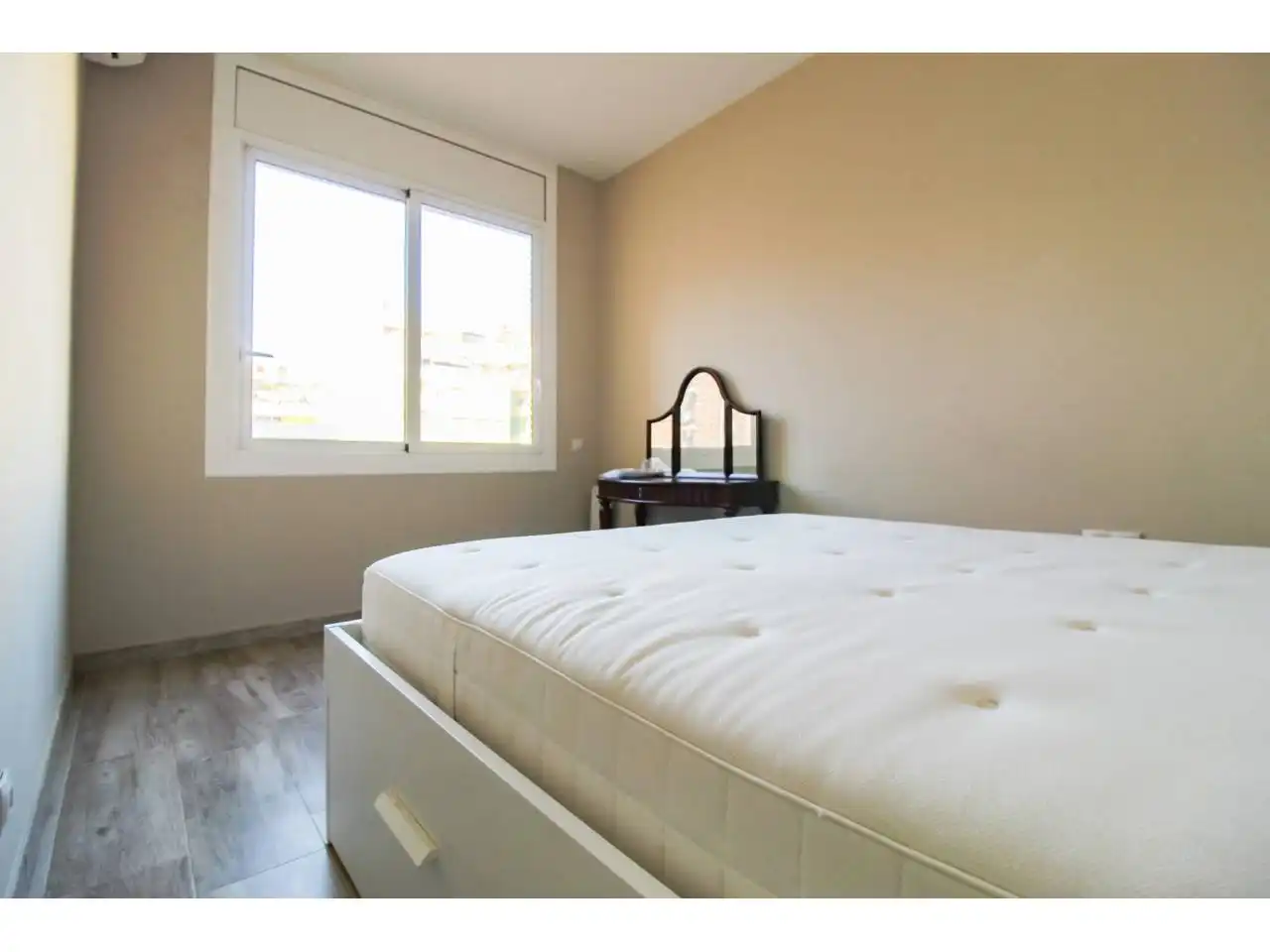 Schlafzimmer von Wohnung zur Miete in Barcelona mit Parkett, Möbliert und Alarm