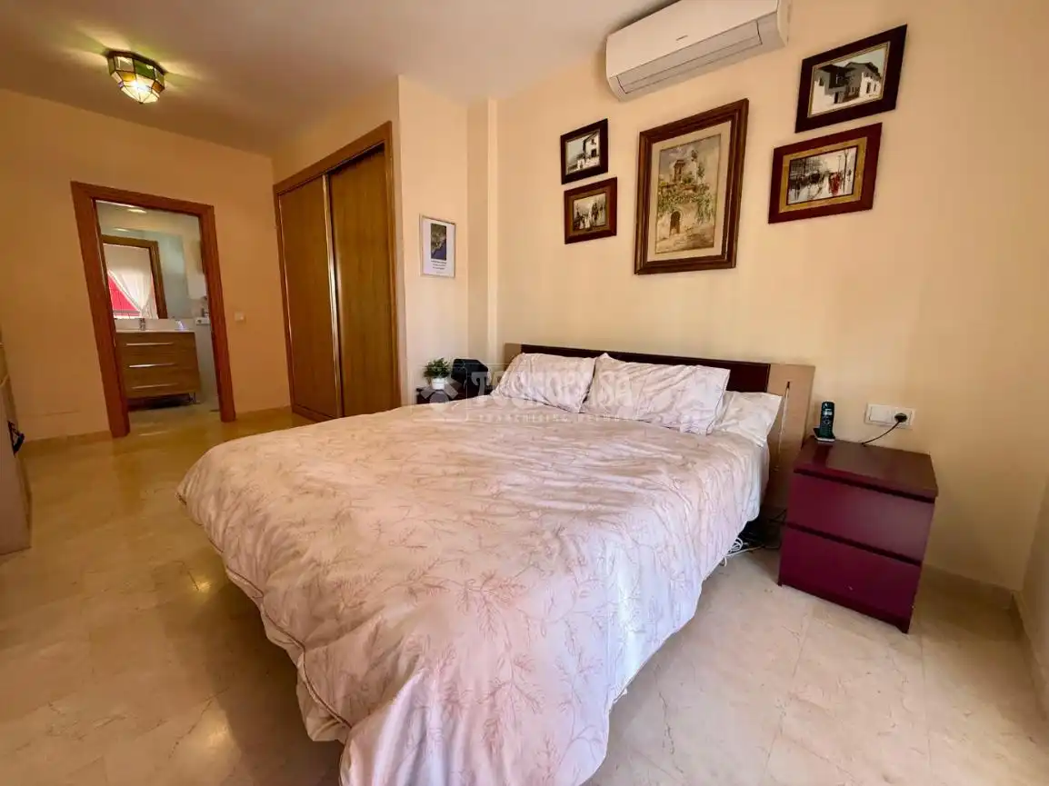 Dormitori de Casa o xalet en venda en Benalmádena amb Aire condicionat, Jardí privat i Terrassa