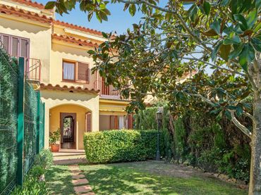 Casa amb jardí en venda a Homer