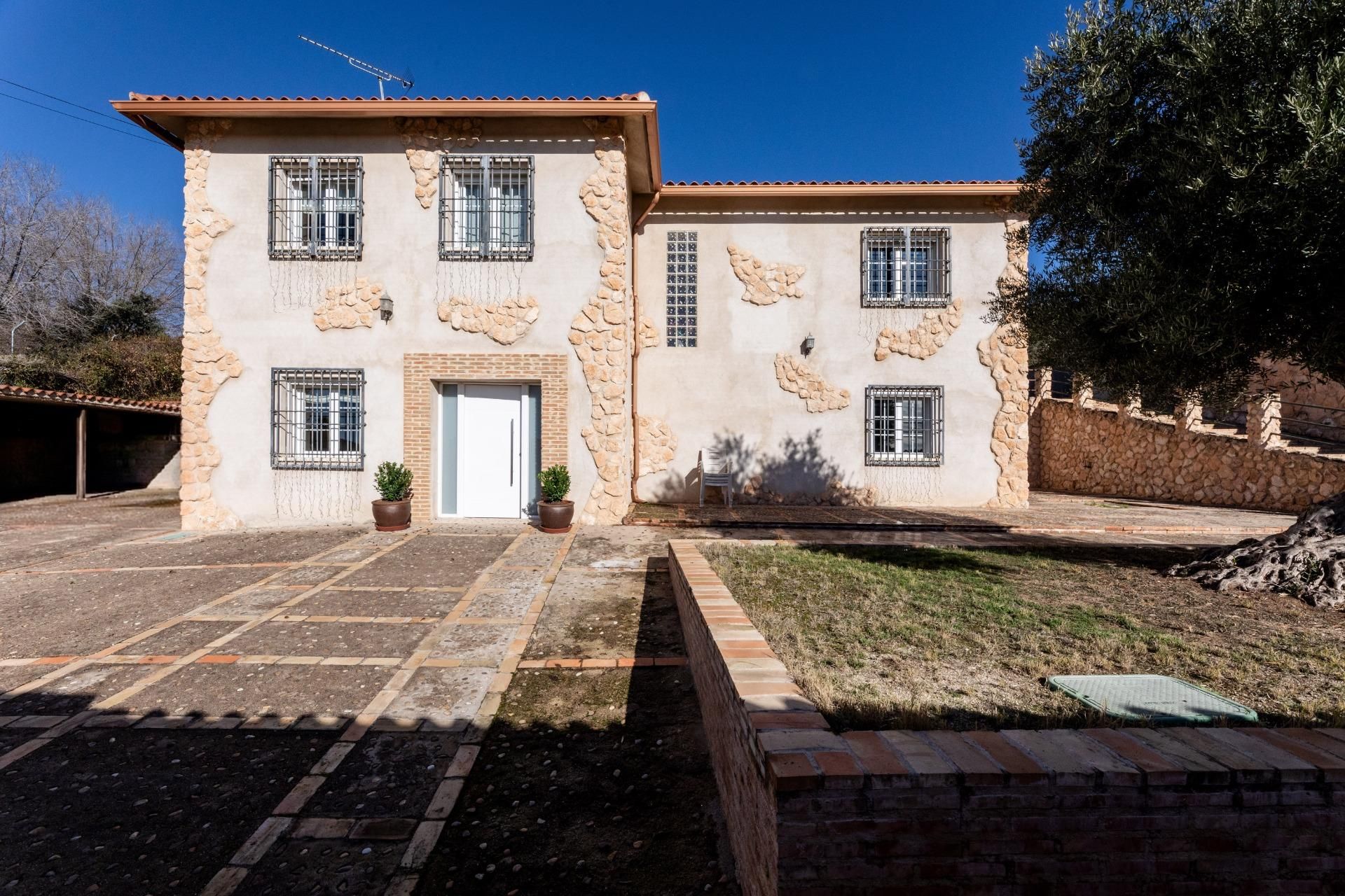 Exterior view of House or chalet for sale in Colmenar de Oreja  with Private garden and Storage room