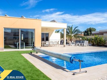 Chalet con jardín en venta en Zona Carrefour - Urbanizaciones