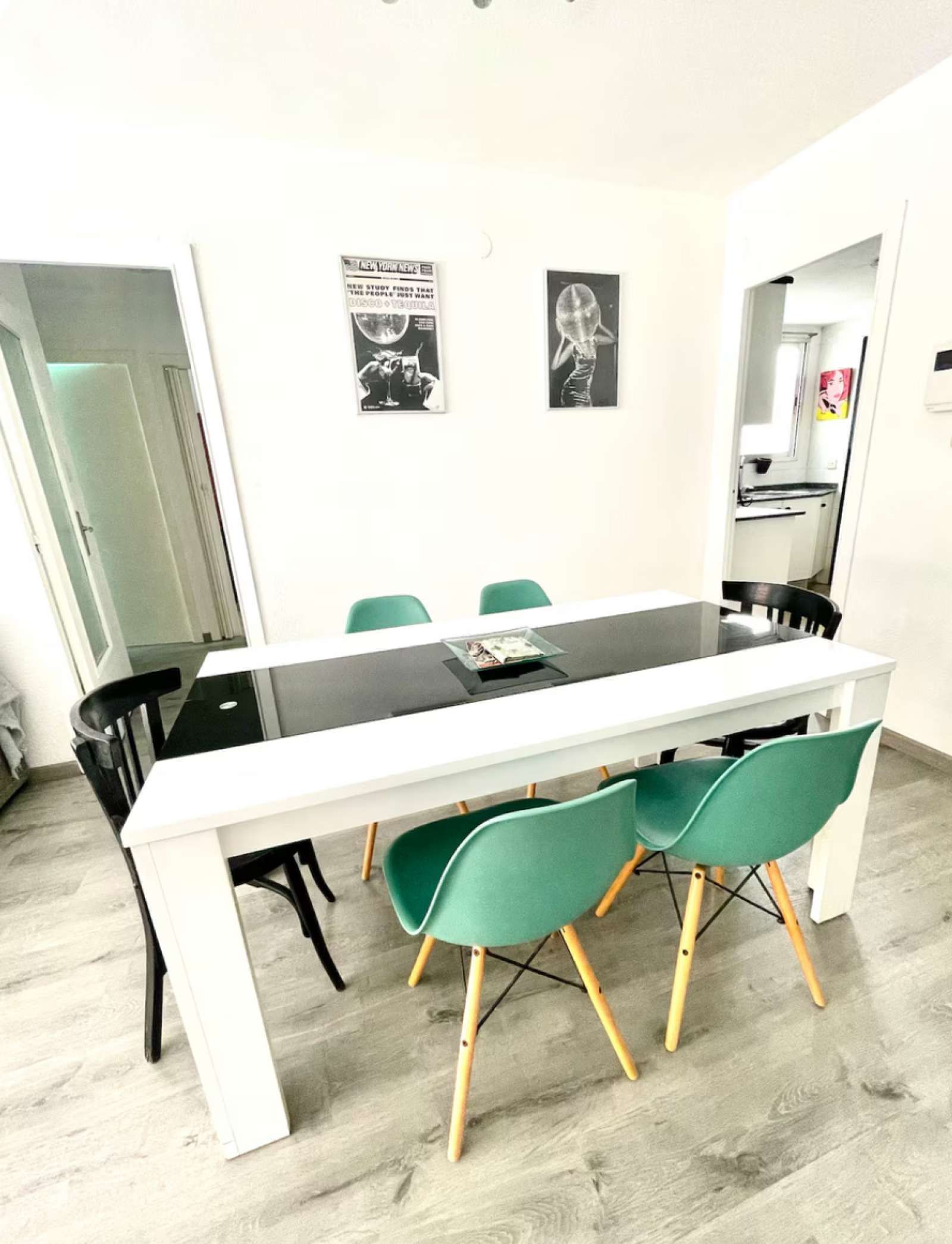 Menjador de Apartament per a compartir en  Valencia Capital amb Aire condicionat, Terrassa i Moblat