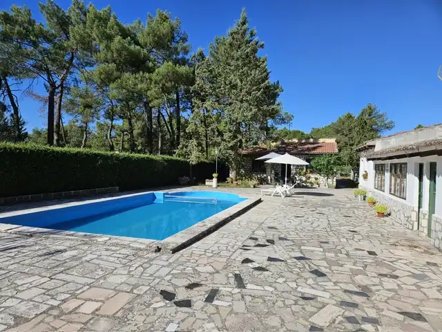 Piscina de Casa o xalet en venda en Cuéllar amb Calefacció, Jardí privat i Traster